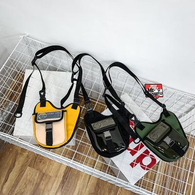 China Personalized 2021 Fashion News Tool Bag Sports Waterproof Men's Casual Shoulder Bag Women's Mobile Phone Bag for sale