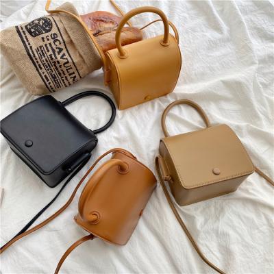 China Fashion Ladies Shoulder Messenger Bag New Fashion Simple Solid Color Small Armpit Bags for sale