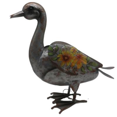 China Custom Metal Duck Sculpture Handmade Iron Crafts Duck For Outdoor Garden Decor New World Trend for sale