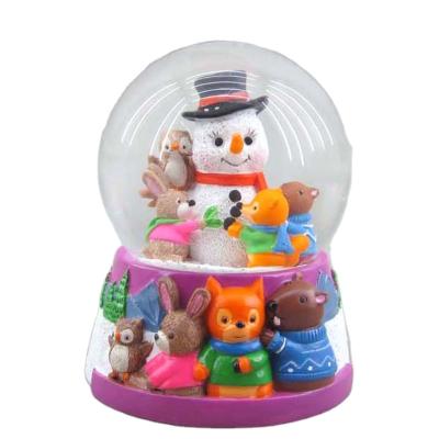 China World promotion souvenir OEM snow globe snowman design water animal globe and animal snowball resin for sale