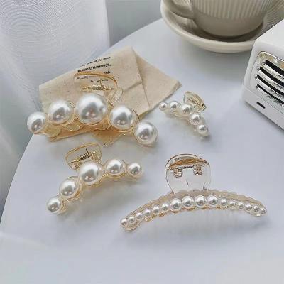 China Eco-Friendly Korean Elegant White Women's Hair Clips Transparent Plastic Acrylic Beads Hair Clips Big Hair Claw Clips For Girls for sale