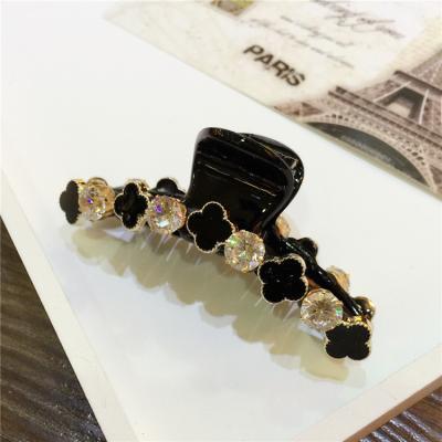 China Luxury Bling Bling Diamond Hair Claws Beads For Women Hairpins Shiny Crystal Rhinestone Lucky Clover Hair Claw Clips for sale