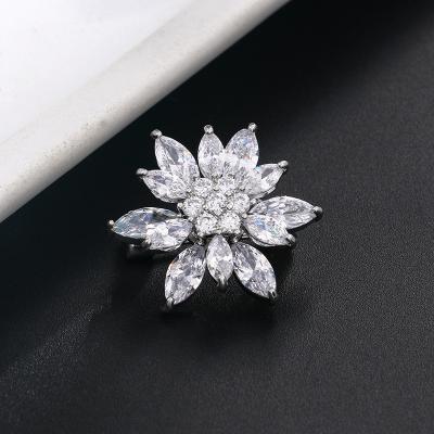 China TXZ186 High Quality Zircon Brass Sparkly CZ Jewelry Brooches Of Crystal Small And Cute Flower for sale