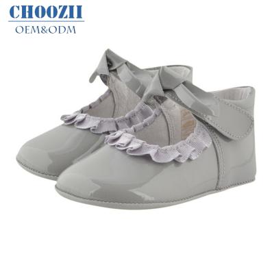 China Choozii Lovely Baby Shoes New Patent Leather Bow Soft Single Knot Newborn Baby Shoes Flat Design For Girls for sale