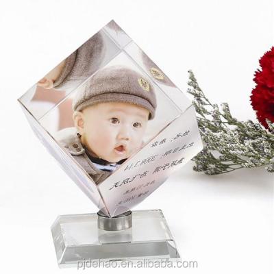 中国 Best Selling 3D Engraved Crystal Photo Block Cube With LED Light Base 販売のため