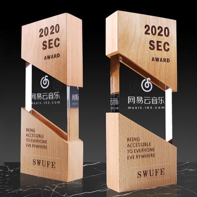 China New Design Laser Engraving Factory Price Wholesale Custom Logo Wooden Crystal Award Te koop