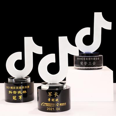 Cina Standard unique design Breathable Custom Wholesale trophy tik-tok note shape trophy in vendita