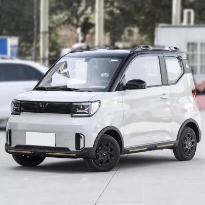 Cina Automobile elettrica per adulti Wuling Mini con batteria al litio Tipo e dimensione del pneumatico 165/65 R14 in vendita