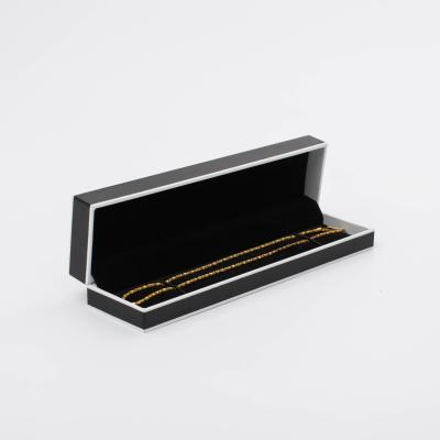 China Customized Black And White Long Chain Jewelry Case Boxes 2020 Eco-Friendly Logo Jewelry Ring Earring Jewelry Box Jewelry Box for sale