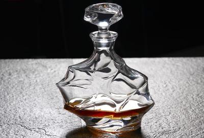 China Transparent Personalized Whiskey Decanter / Irregular Liquor Decanter Set With Cups for sale