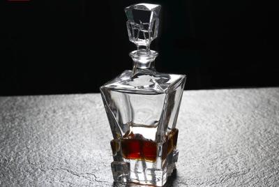 China 800ml Empty Whiskey Bottles With Glass Lid / Clear Glass Liquor Decanter for sale