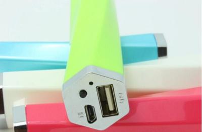 China Mini cargador USB universal del banco del poder para el teléfono móvil con la luz del LED en venta