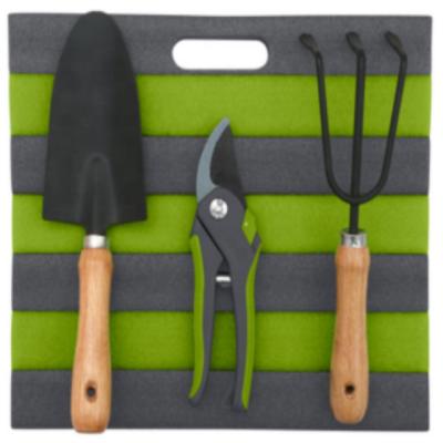 China High quality practical all kinds of garden tool kit 4 pcs included rake & shovel & wooden pruner & kneepad for sale