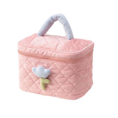 China Good quality fashion tik tok novelty small bag cute lady cosmetic cosmetic bag handle cosmetic bag for sale