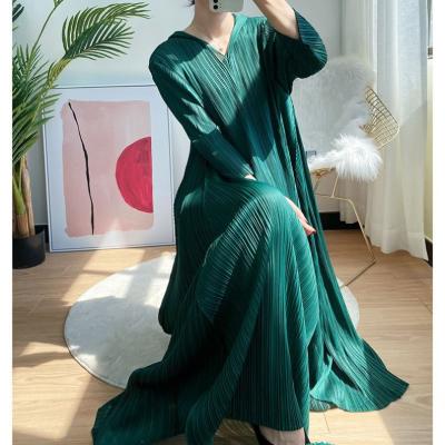 China New Design Anti-Static Women's Dresses Elegant Pleated O Neck Fashionable Dresses Pleated Dress for sale