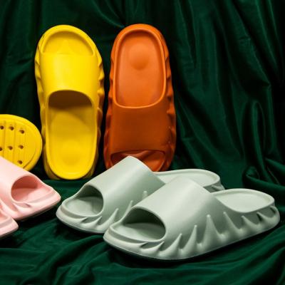 China EVA Flame Thick Soled Yellow Cool Green Orange Women's Yee Slides Slippers Shoes Waterproof Men's Yee Slides Slippers for sale