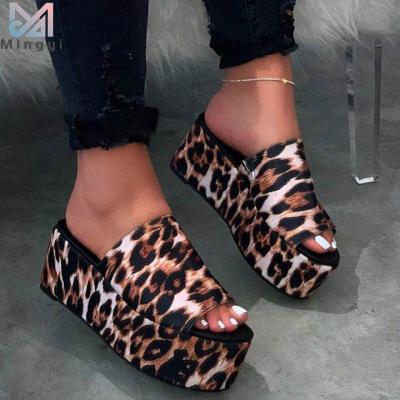 China Leopard Print Waterproof Flat Bottom Shoes Thick Large Size Slippers For Women for sale