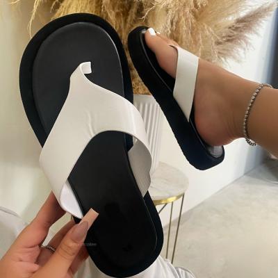 China 2021 summer fashion trend new flat PU platform female high quality flip flog sandals slippers for sale