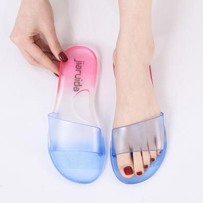 China Fashion Trend 2022 Summer Ladies Transparent Jelly Wear Beach Colors Jelly Slides Crystal Slippers for sale