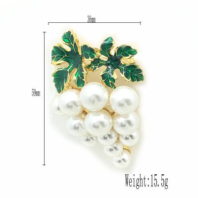 China Accessories Pins Brooches Grape New Gold Plated Pearl Custom Pin For Women Girls Sweater Scarf Accessories A0004 Fruit Brooch for sale