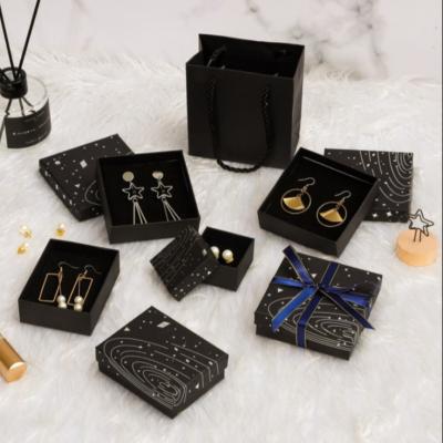 Chine Noir de luxe de empaquetage de boîte-cadeau de papier de boucles d'oreille de boîtes de petits bijoux de rectangle à vendre