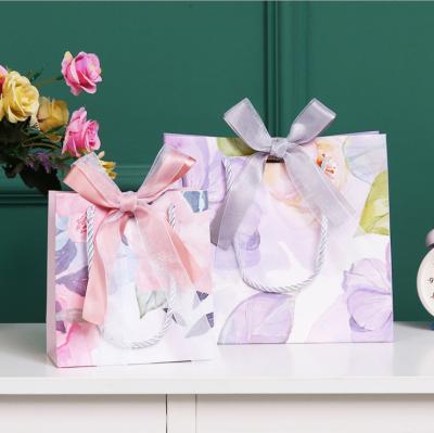 China Cosmetic Birthday Cardboard Gift Bags Exquisite Bow Hand Wrapping for sale