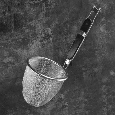 China Viable Mesh Strainer Pasta Basket Stainless Steel Ramen Noodle Strainer Colanders Strainers for sale