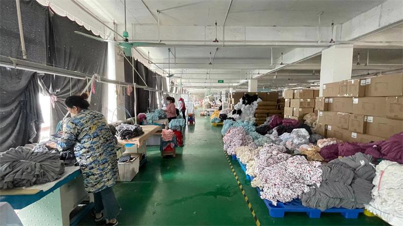 Verified China supplier - Huarong County Chenxiao Clothing Co., Ltd.