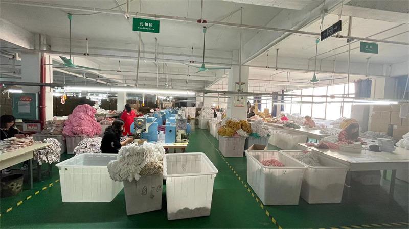 Verified China supplier - Huarong County Chenxiao Clothing Co., Ltd.