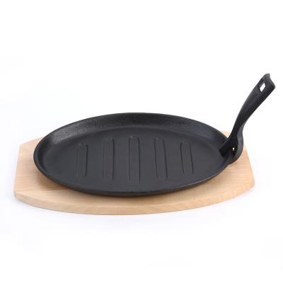 China Sustainable Dish Cast Sizzling Black Pre Flavored With Wood Base for sale