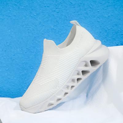 China Fashion Trend Casual Flight Knit Shoes Low Mesh Women Running Shoes Unique Breathable for sale