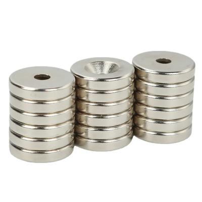 China Industrial Magnet Neodymium Round Base Strong Magnet Disc With Countersunk Hole for sale