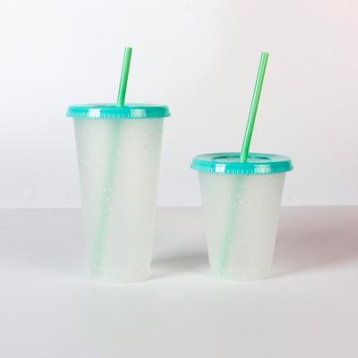 China 24oz Reusable Plastic Cold Magic Drinking Tumblers Stocked With Lid And Straw Temperature Color Changing Cup Coffee Mug for sale