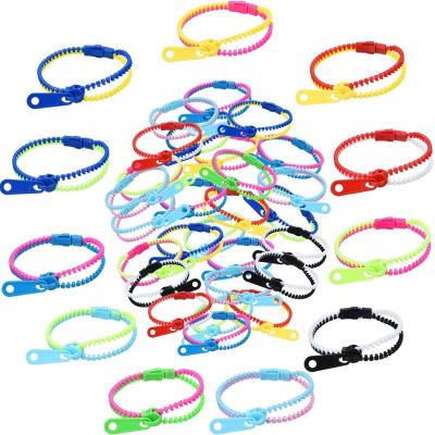 China 2021 FASHIONABLE Hot Selling Amazon Sensory Toys Friendship Wiggle Bracelet Zipper Favors For School Students Kids Mixed Colors for sale