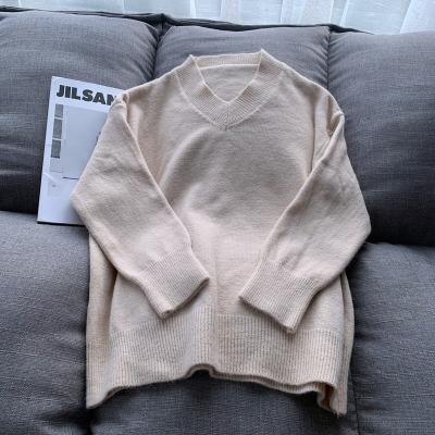 China Anti-pilling Alpaca V-Neck Sweater Loose Fit Sweater Daily Ritual Women Blend Thick Lazy Soft Sweater for sale