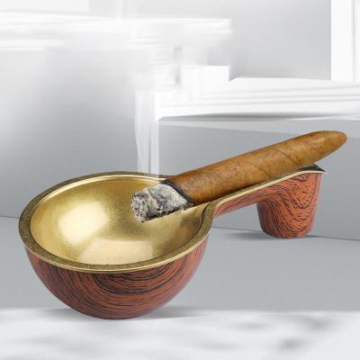 China Creative Retro Grain Wooden Cigar Ashtray Smoking Ashtray Personality Desktop Decoration Bronze Gift for sale