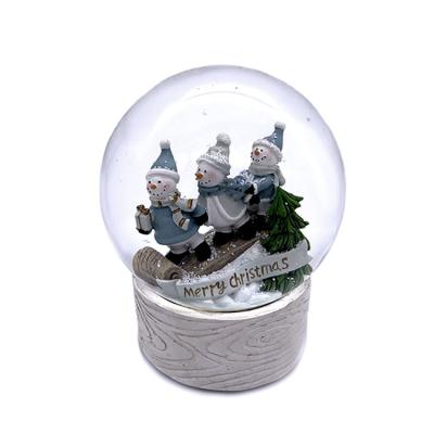 China Factory supply quality guarantee snowman skiing resin world musical snow globe for children for sale