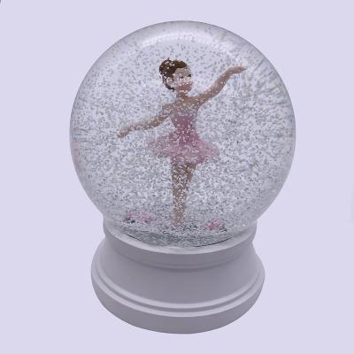 China Worldwide 120MM Decorative Resin Snow Globe Table Keepsake Gift For Valentines Day for sale