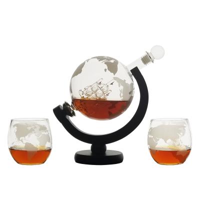 China Heavy Base Amazon Liquor 850ml Whiskey Globe Bottom Hot Selling Decanter Set With Wooden Stand for sale