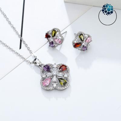 China CLASSIC Made in China Newest Design Ladies Clover Pendant Gold Plated 18K 24K Gold Women Necklace Earrings Silver Plated Jewelry Set for sale