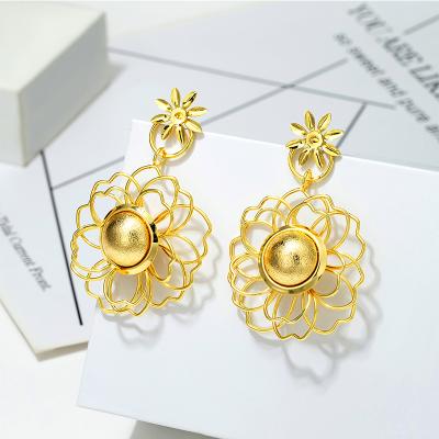 China Summer TRENDY Diamond Flower Daisy Stud Earrings Fashion Ins Style for Women Fashion Jewelry Clay Earrings Party Gifts 2021 for sale