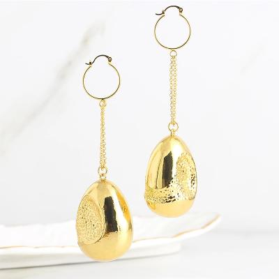 China Custom Fashion 24k Gold Huggie Circle Minimal Gold Plated Fine Trendy Studs Jewelry Clip On Earrings For Women for sale