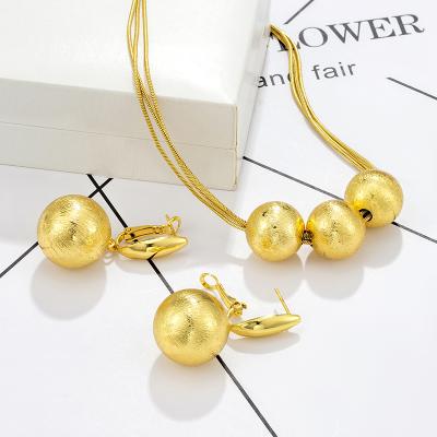 China TRENDY Fashion Jewelry Set Small Pearl Pendant Gold Plated Women Daisy Earrings Necklace Girls Jewelry Sets for sale