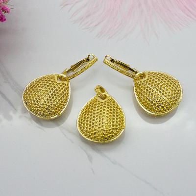 China TRENDY Customized Your Own Logo Natural Tennis Shape Bridal Necklace Earrings Set Jewelry Diamonds Set for sale