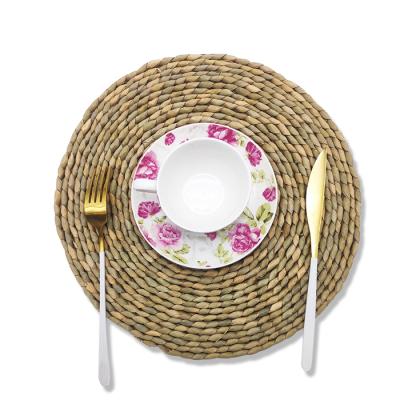 China Viable Green Handmade Woven Coasters For Kitchen Drinkware Cup Rattan Custom Home Accessories OEM Classic Cattail Grass Straw Table Mat for sale