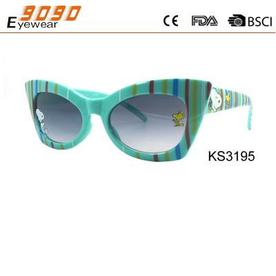 China Hot sale style sunglasses ,made of plastic  frame with Snoopy, suitable for girls and boys for sale