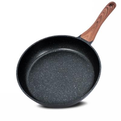 China 2 Pc Non Stick Flat Bottom Sustainable Frying Pan With Wooden Handle And Glass Lid for sale