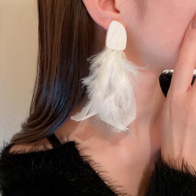 China Fashion E-0908 Retro Durable White Feather Tassel Earrings 925 Bohemian Jewelry Stud Earrings Silver Acrylic Women Earrings for sale