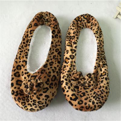 China Cushioning Fashion Leopard Pattern Comfortable Slippers For Women - Fuzzy House Slippers For Indoor Use - Soft Unique Slippers Indoor Use for sale