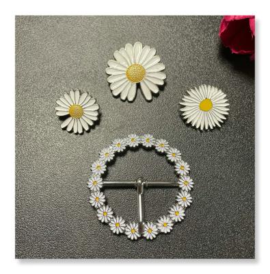 China Super Quality Customized Alloy Metal D Ring Buckle Accessories With Flowers AY6055 for sale